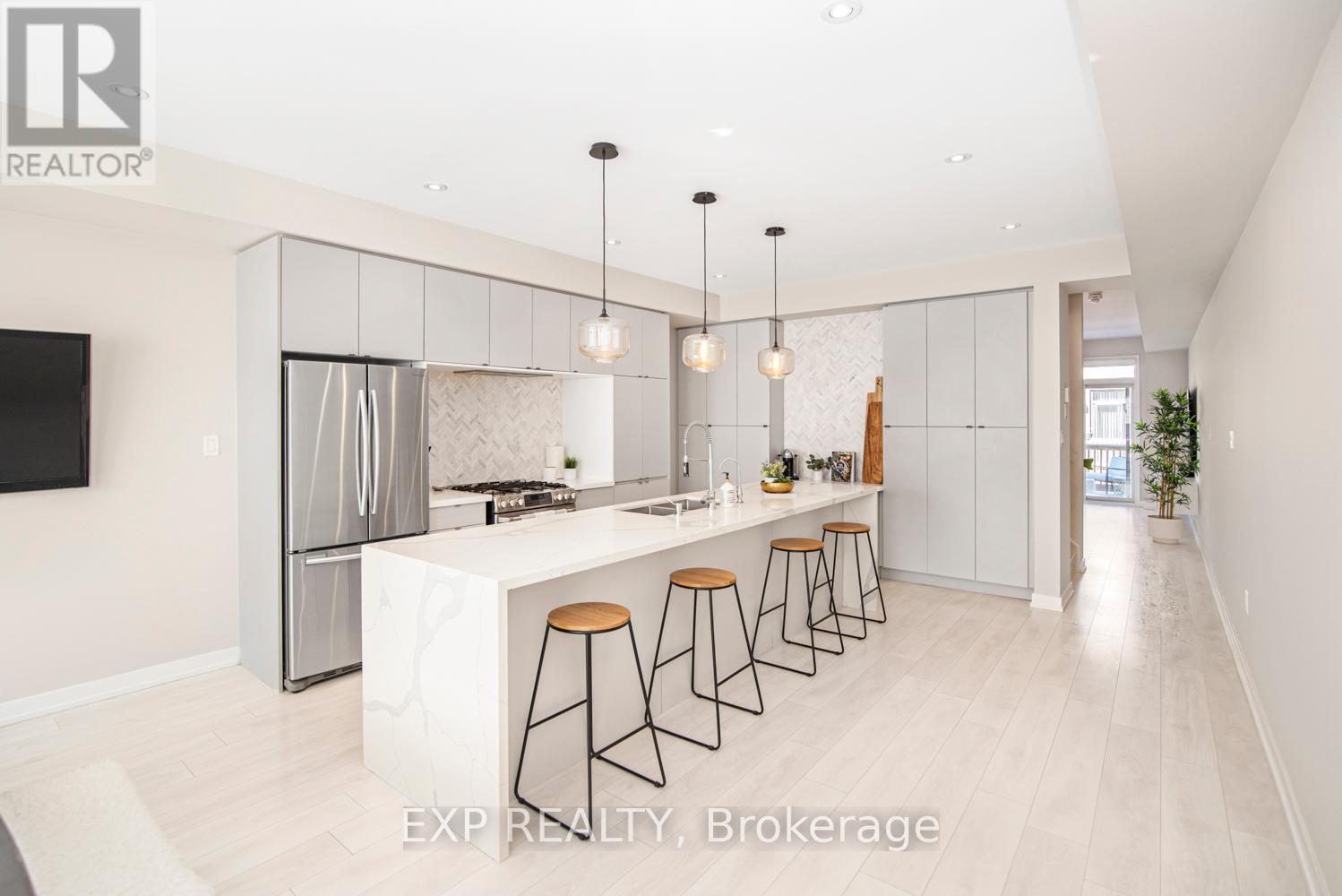 177 Huguenot Road, Oakville, Ontario  L6H 0L4 - Photo 4 - W12195300