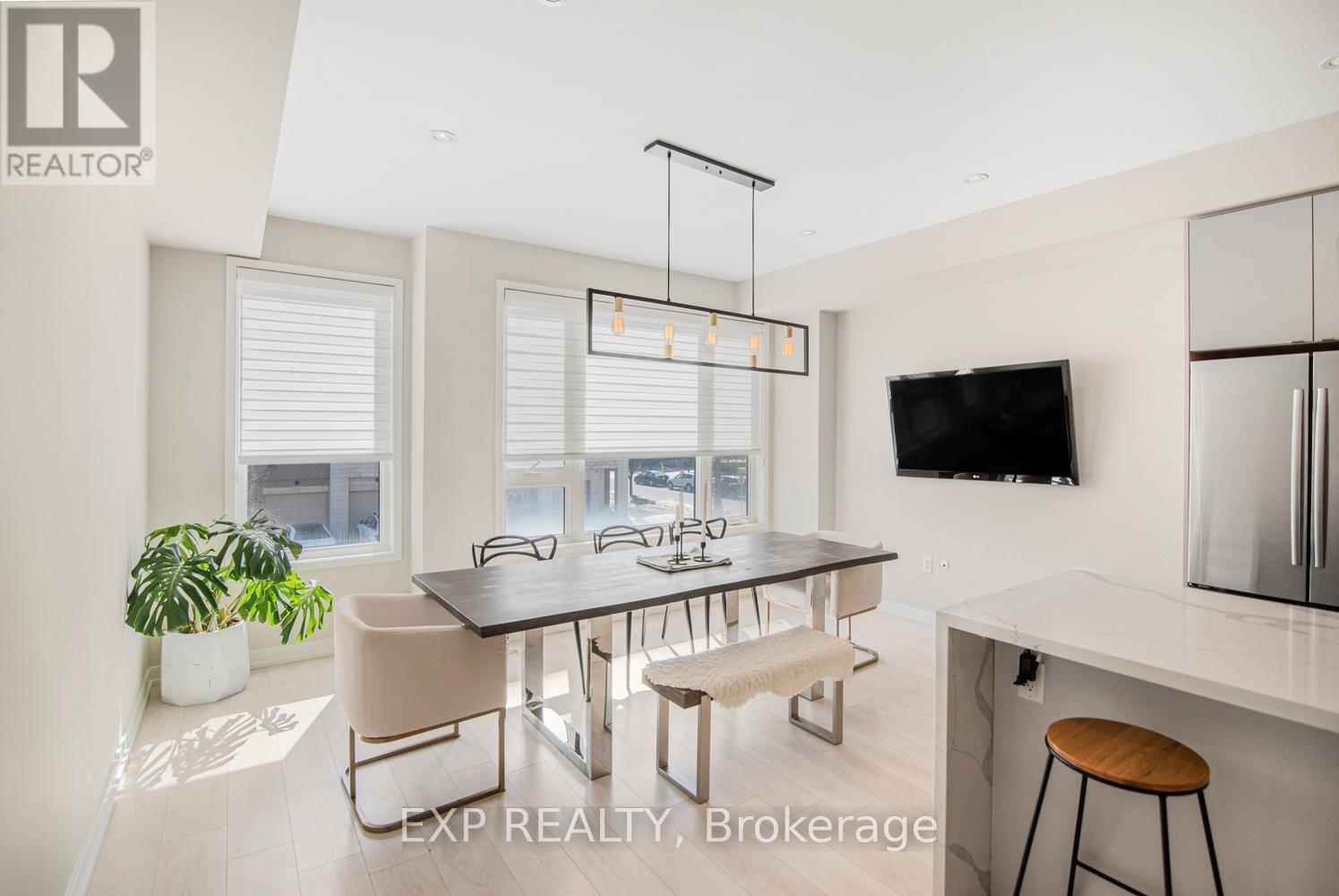 177 Huguenot Road, Oakville, Ontario  L6H 0L4 - Photo 5 - W12195300