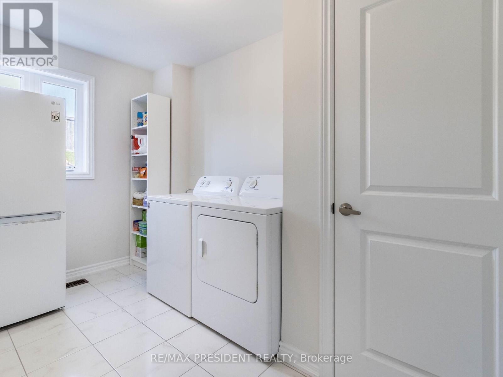 286 Fasken Court, Milton (Cl Clarke), Ontario  L9T 6S9 - Photo 12 - W12195341