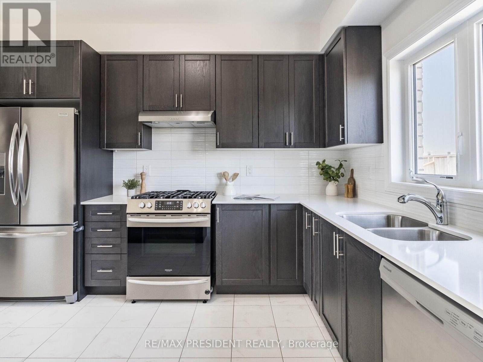 286 Fasken Court, Milton (Cl Clarke), Ontario  L9T 6S9 - Photo 23 - W12195341