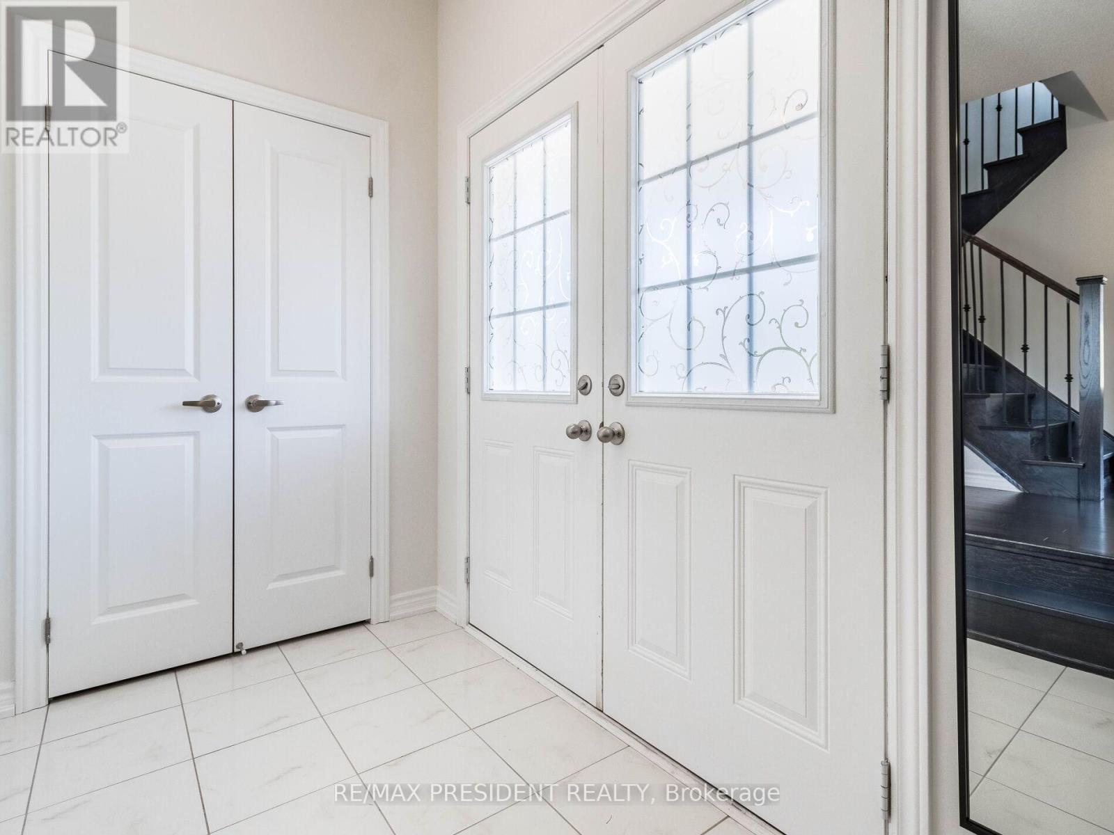 286 Fasken Court, Milton (Cl Clarke), Ontario  L9T 6S9 - Photo 5 - W12195341