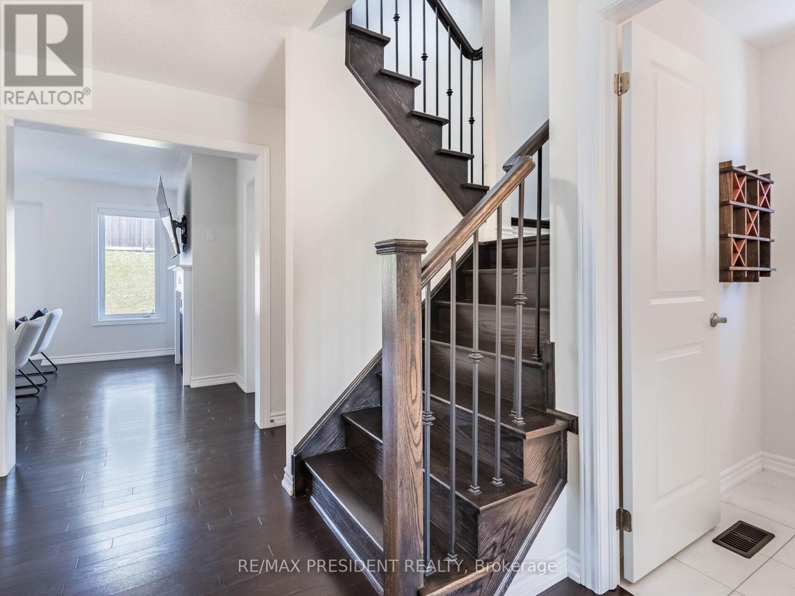 286 Fasken Court, Milton (Cl Clarke), Ontario  L9T 6S9 - Photo 6 - W12195341