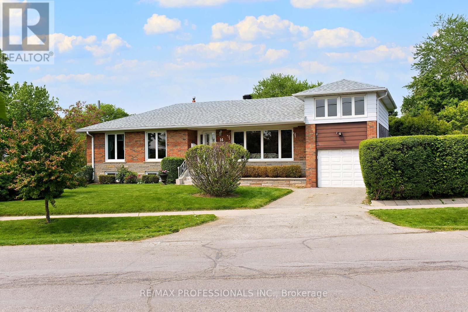 14 Baskerville Crescent, Toronto, Ontario  M9C 1T8 - Photo 1 - W12195351
