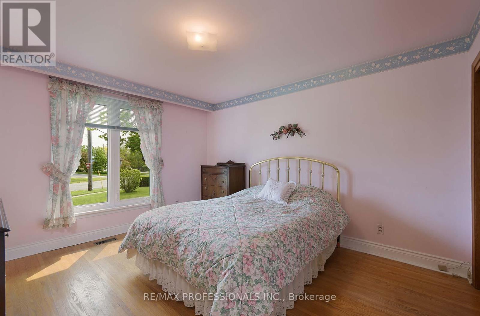 14 Baskerville Crescent, Toronto, Ontario  M9C 1T8 - Photo 14 - W12195351