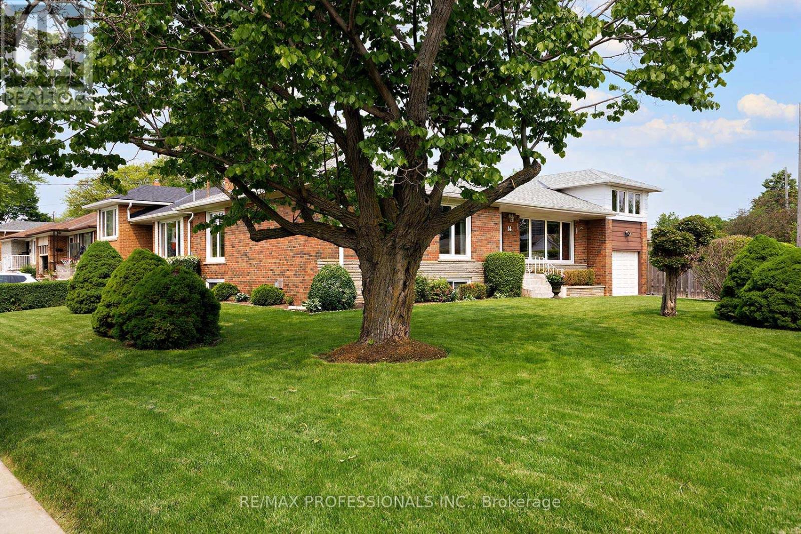 14 Baskerville Crescent, Toronto, Ontario  M9C 1T8 - Photo 25 - W12195351