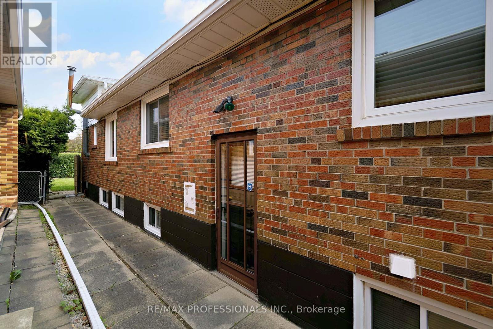 14 Baskerville Crescent, Toronto, Ontario  M9C 1T8 - Photo 27 - W12195351