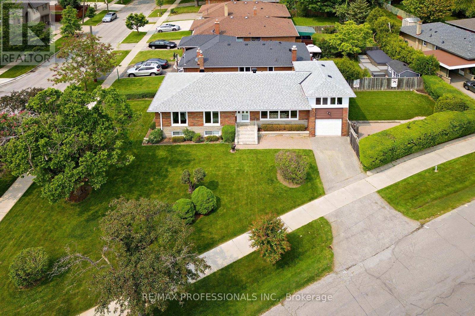 14 Baskerville Crescent, Toronto, Ontario  M9C 1T8 - Photo 3 - W12195351