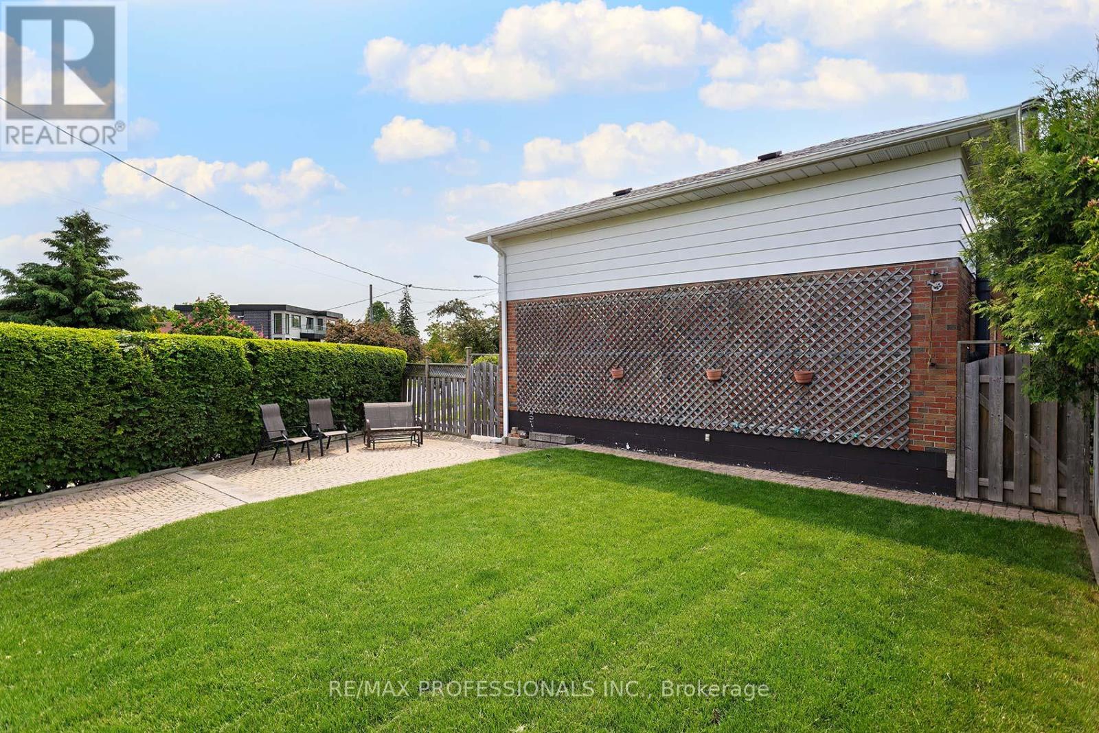 14 Baskerville Crescent, Toronto, Ontario  M9C 1T8 - Photo 30 - W12195351