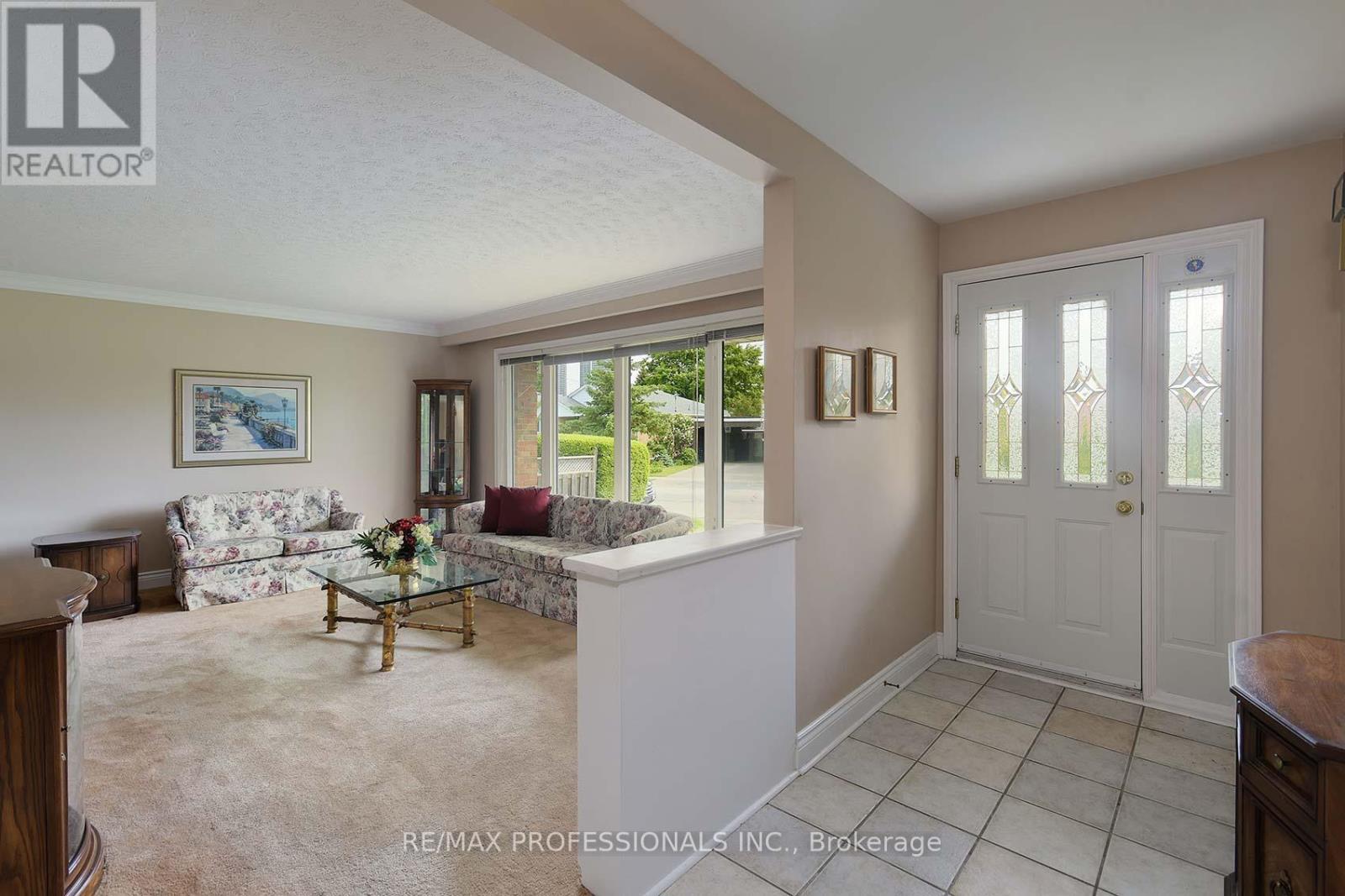 14 Baskerville Crescent, Toronto, Ontario  M9C 1T8 - Photo 6 - W12195351