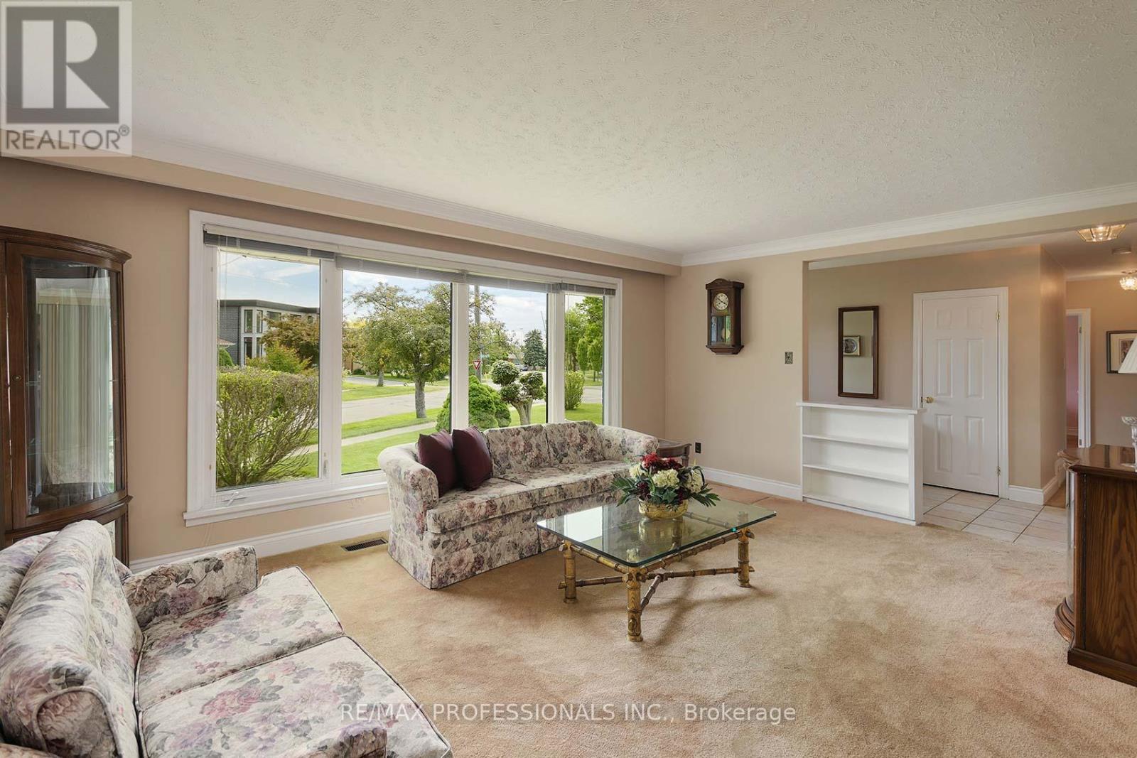 14 Baskerville Crescent, Toronto, Ontario  M9C 1T8 - Photo 7 - W12195351