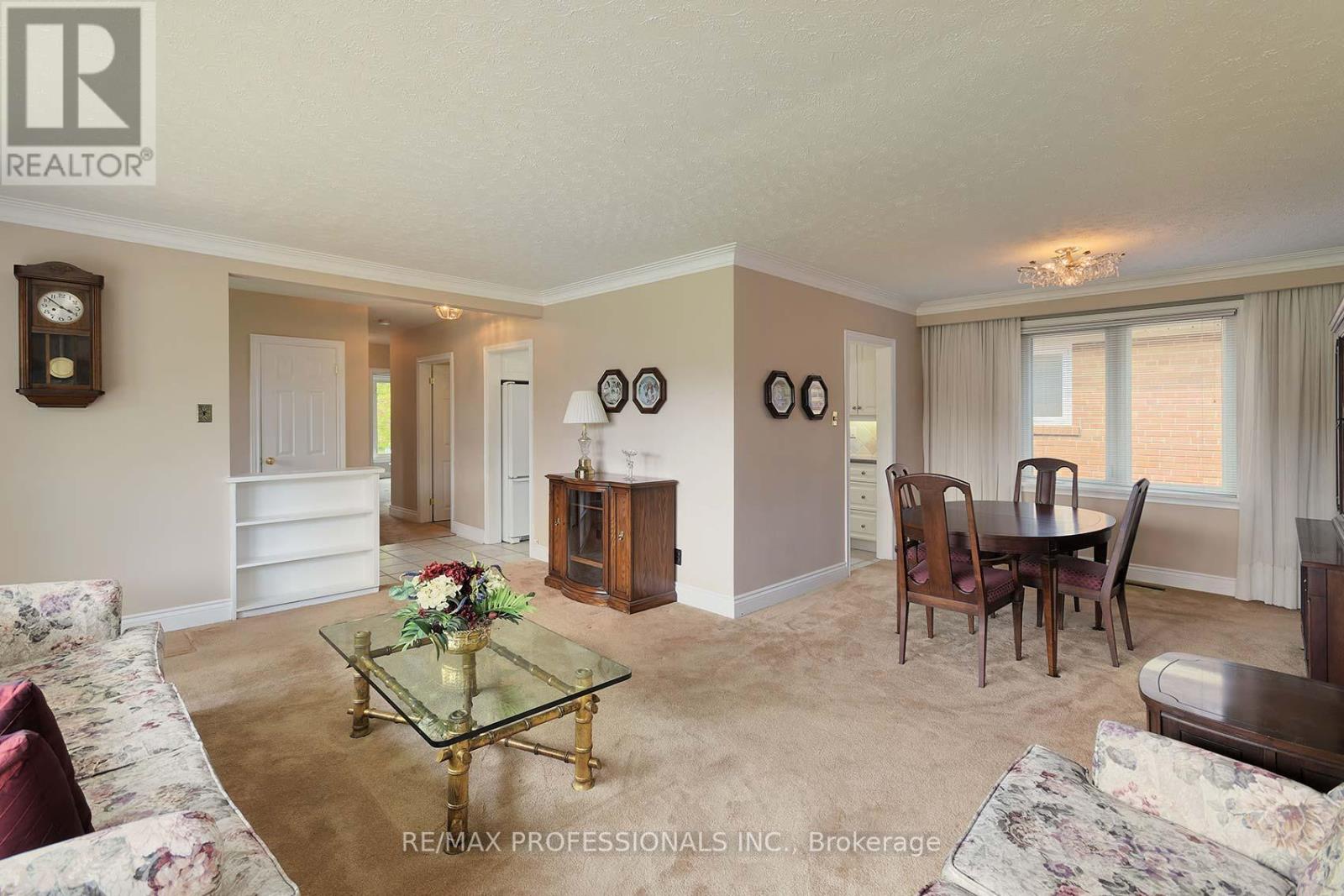 14 Baskerville Crescent, Toronto, Ontario  M9C 1T8 - Photo 8 - W12195351