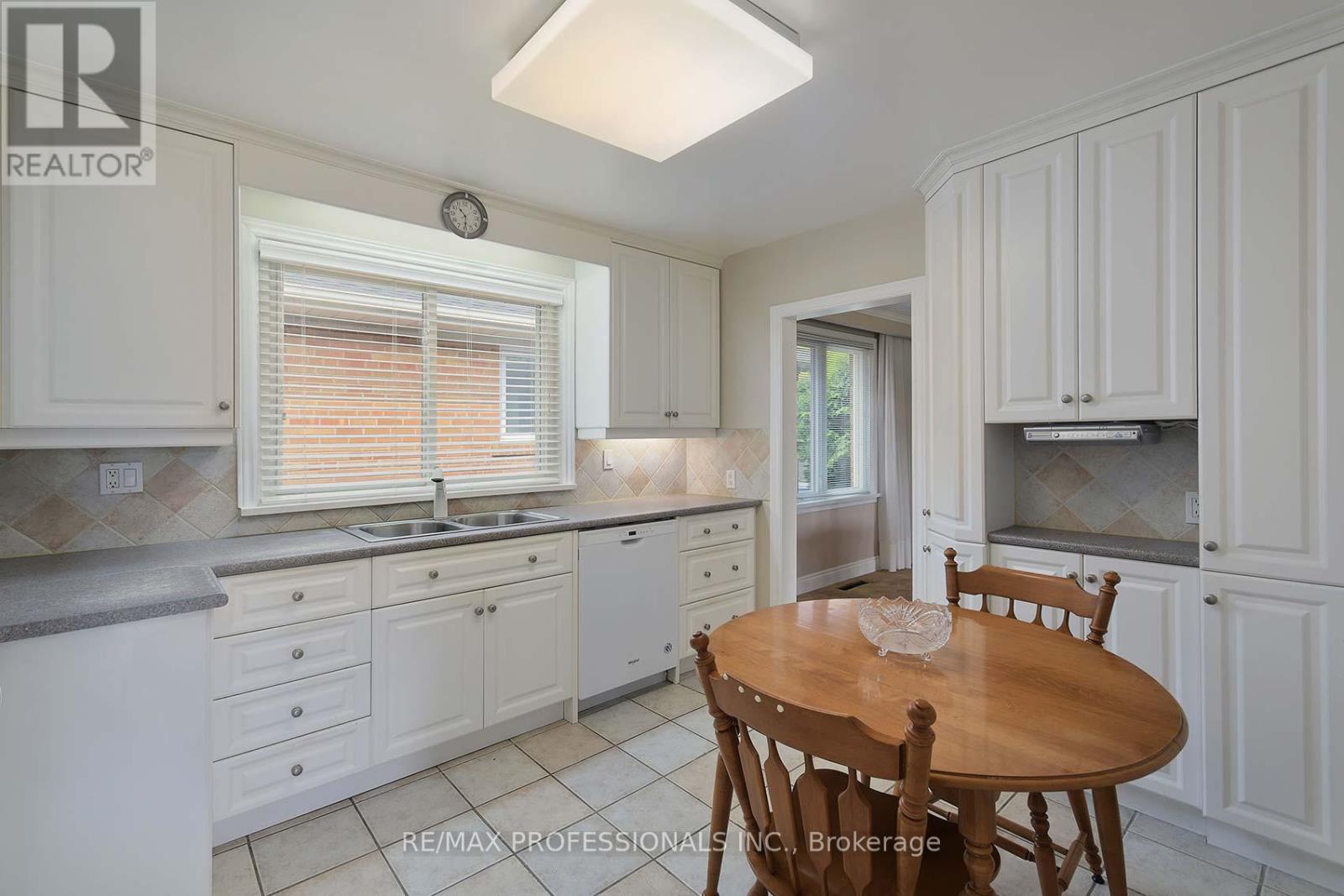 14 Baskerville Crescent, Toronto, Ontario  M9C 1T8 - Photo 9 - W12195351