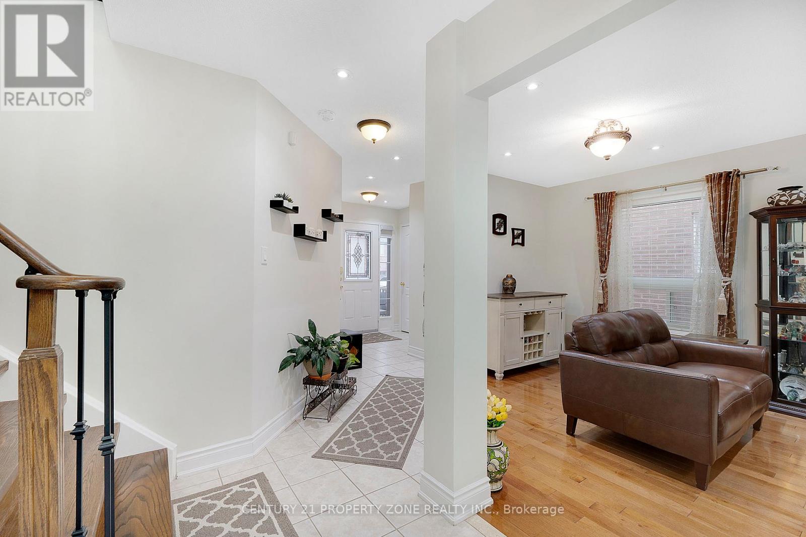 114 Hollingsworth Circle, Brampton, Ontario  L7A 0J5 - Photo 11 - W12195367
