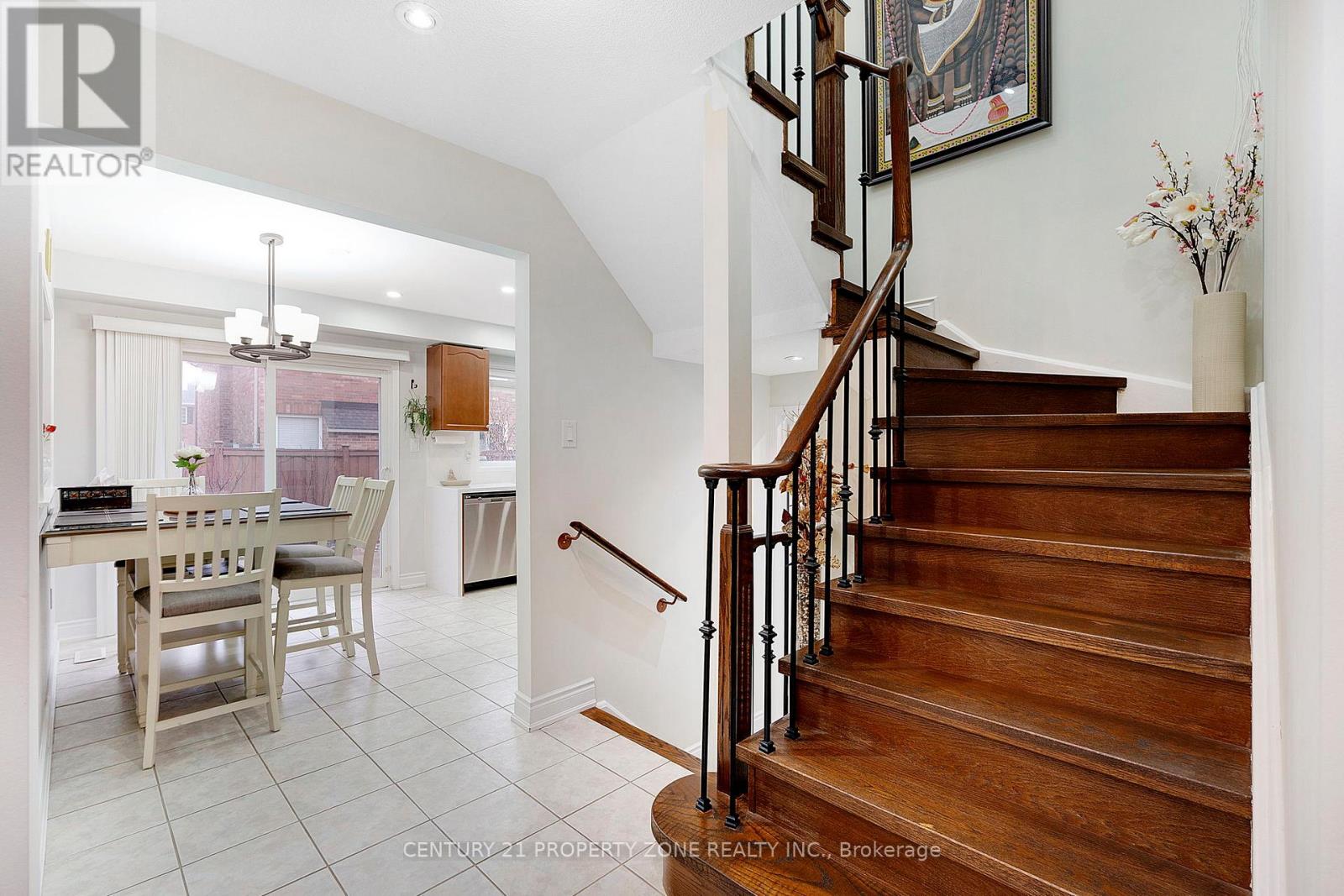 114 Hollingsworth Circle, Brampton, Ontario  L7A 0J5 - Photo 12 - W12195367