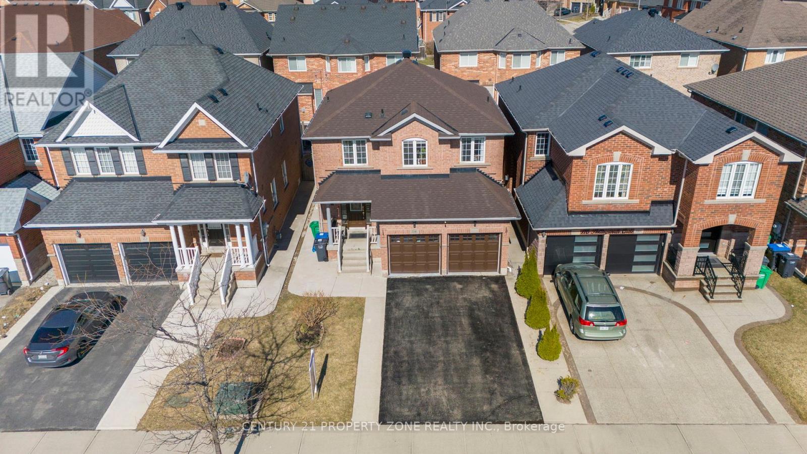 114 Hollingsworth Circle, Brampton, Ontario  L7A 0J5 - Photo 2 - W12195367