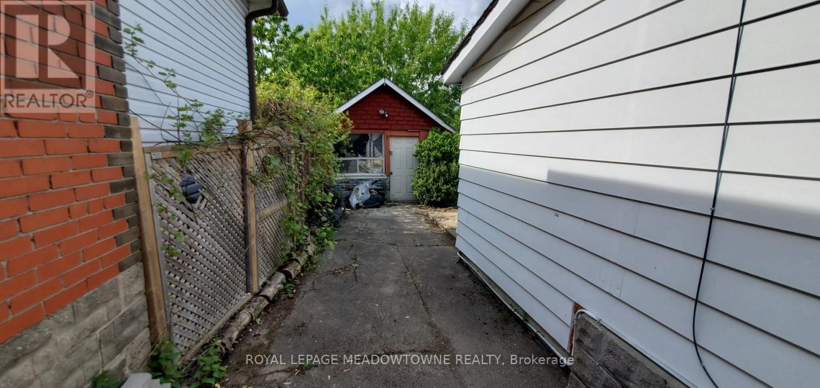222 Belgravia Avenue, Toronto (Briar Hill-Belgravia), Ontario  M6E 2M8 - Photo 9 - W12195373