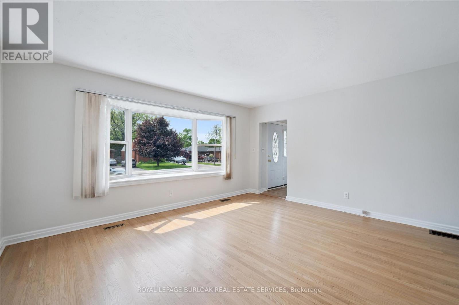 2237 Joyce Street, Burlington, Ontario  L7R 2B6 - Photo 8 - W12195395