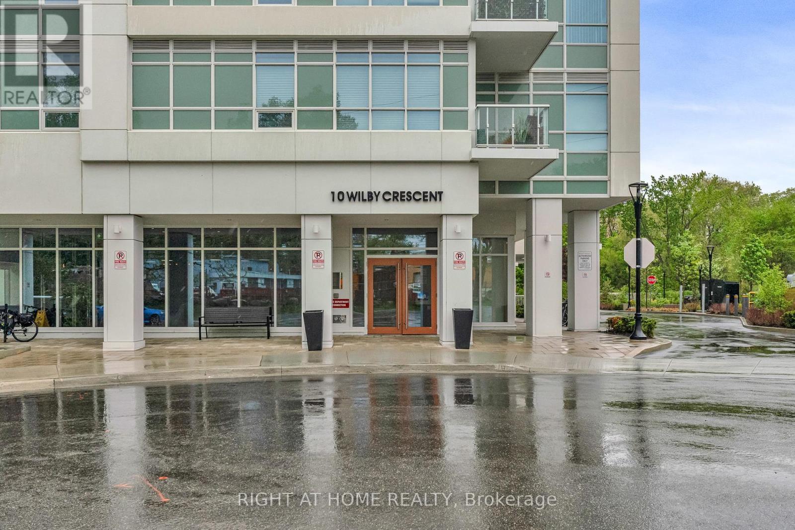 908 - 10 WILBY CRESCENT, Toronto, Ontario