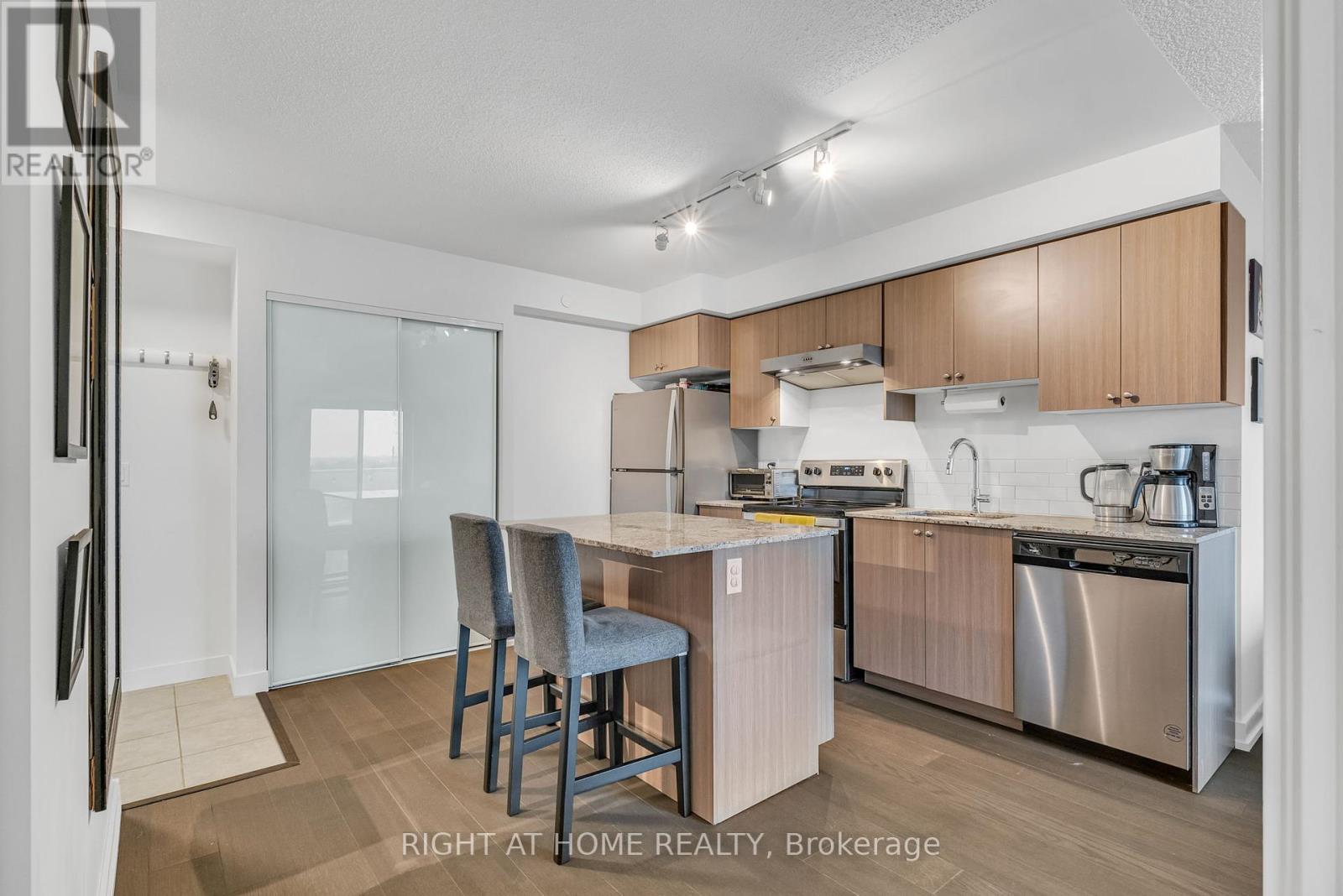 908 - 10 Wilby Crescent, Toronto, Ontario  M9N 0B6 - Photo 12 - W12195422