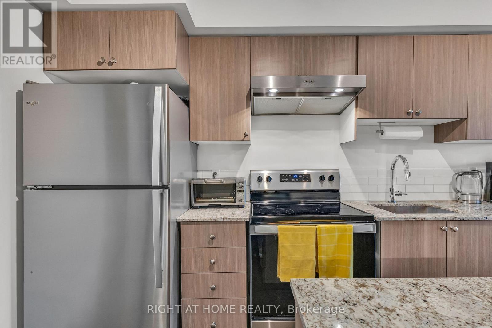 908 - 10 Wilby Crescent, Toronto, Ontario  M9N 0B6 - Photo 17 - W12195422