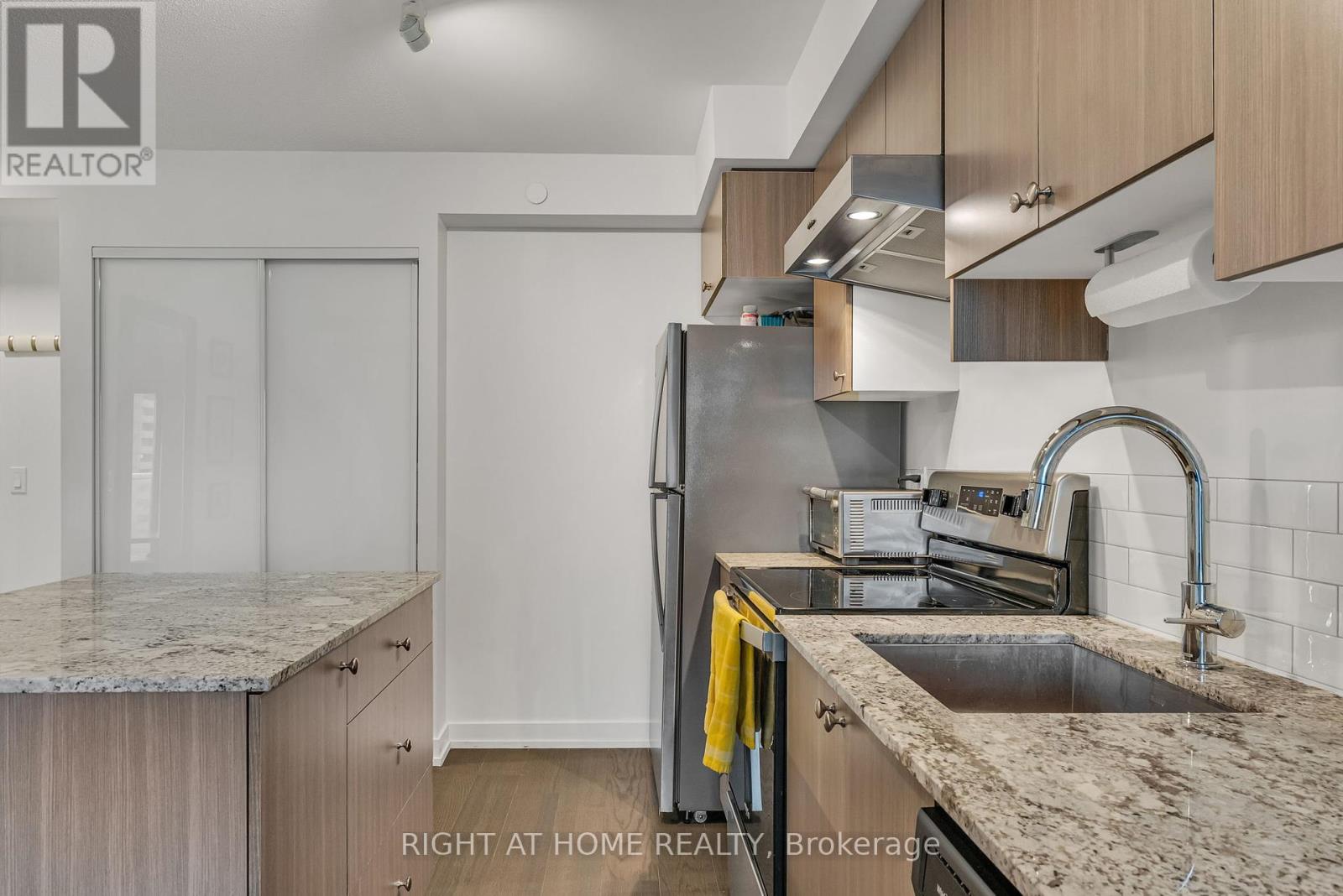 908 - 10 Wilby Crescent, Toronto, Ontario  M9N 0B6 - Photo 19 - W12195422
