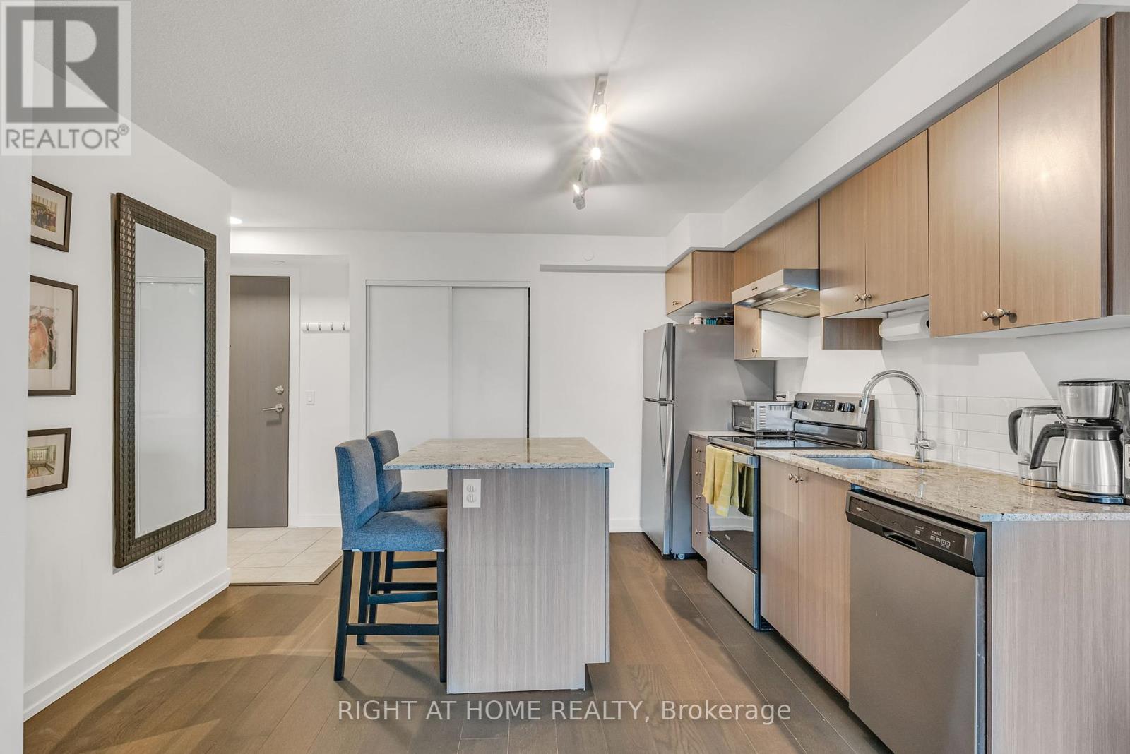 908 - 10 Wilby Crescent, Toronto, Ontario  M9N 0B6 - Photo 4 - W12195422
