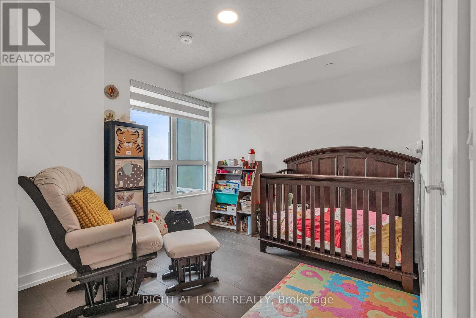 908 - 10 Wilby Crescent, Toronto, Ontario  M9N 0B6 - Photo 7 - W12195422