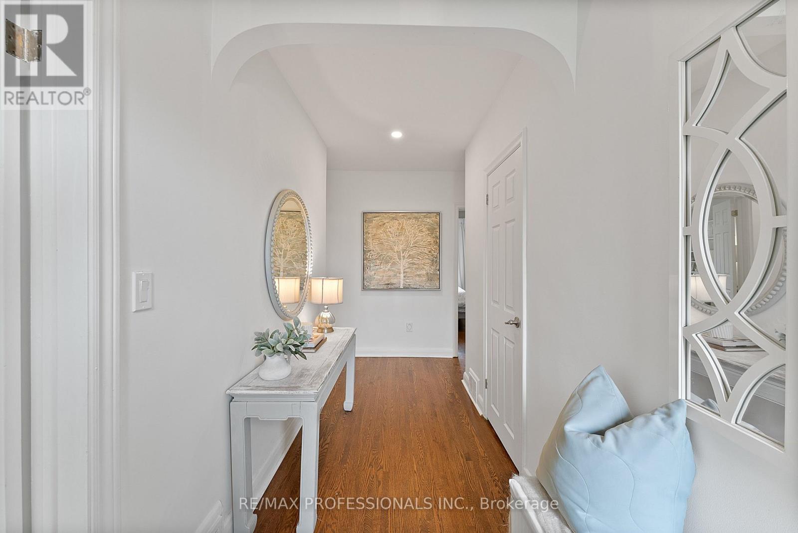 6 Greening Crescent, Toronto, Ontario  M9A 1N8 - Photo 3 - W12195424