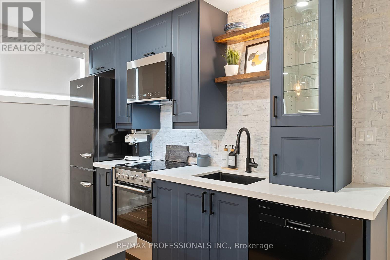 6 Greening Crescent, Toronto, Ontario  M9A 1N8 - Photo 31 - W12195424