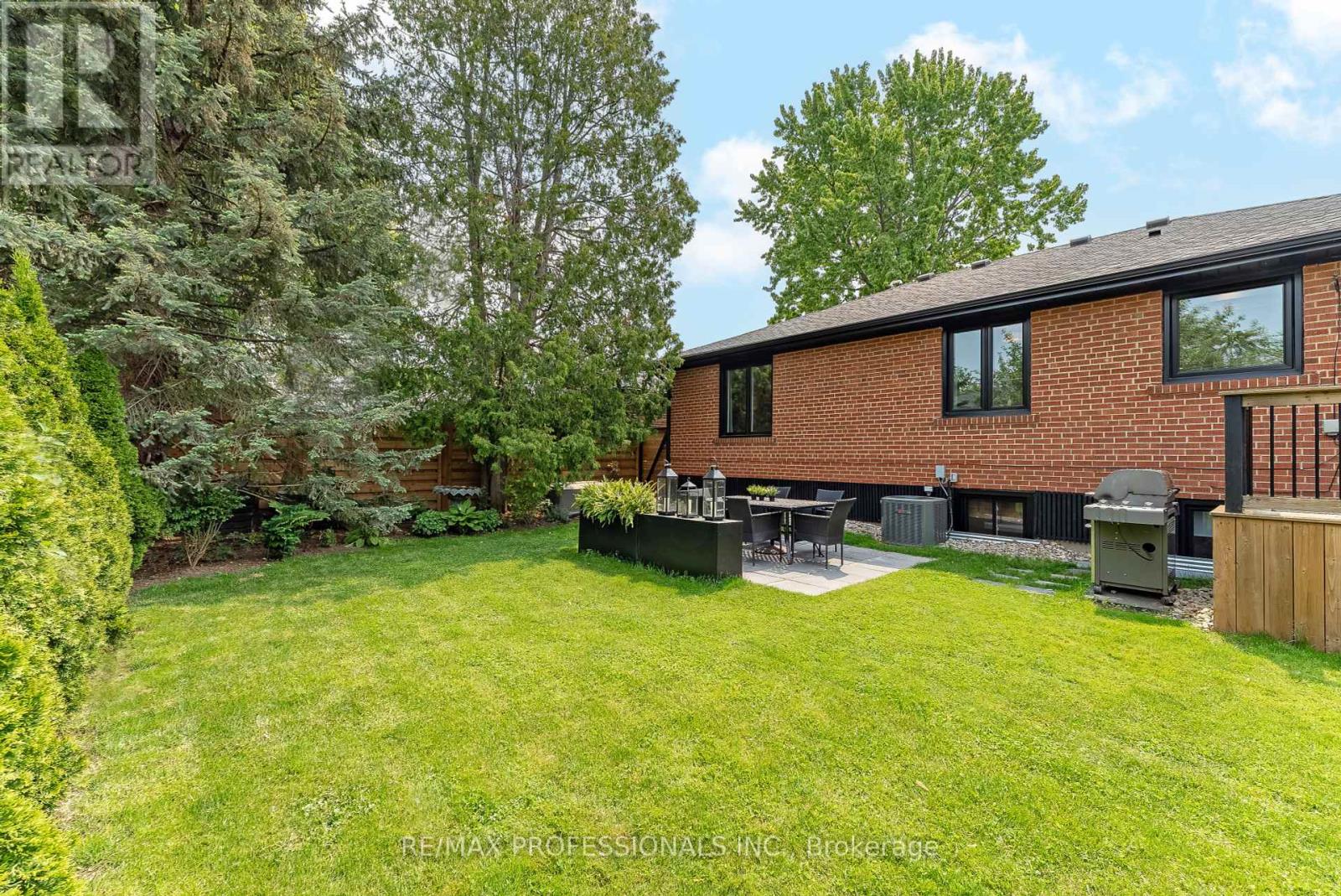 6 Greening Crescent, Toronto, Ontario  M9A 1N8 - Photo 42 - W12195424