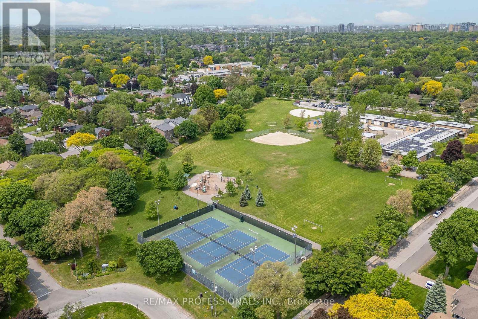 6 Greening Crescent, Toronto, Ontario  M9A 1N8 - Photo 49 - W12195424