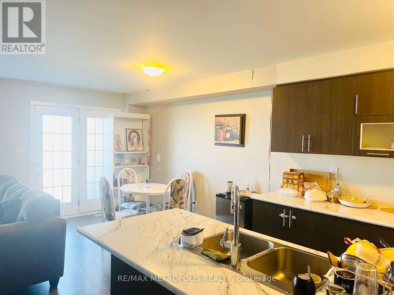 Upper - 116 Golden Springs Drive, Brampton, Ontario  L7A 0C7 - Photo 3 - W12195461