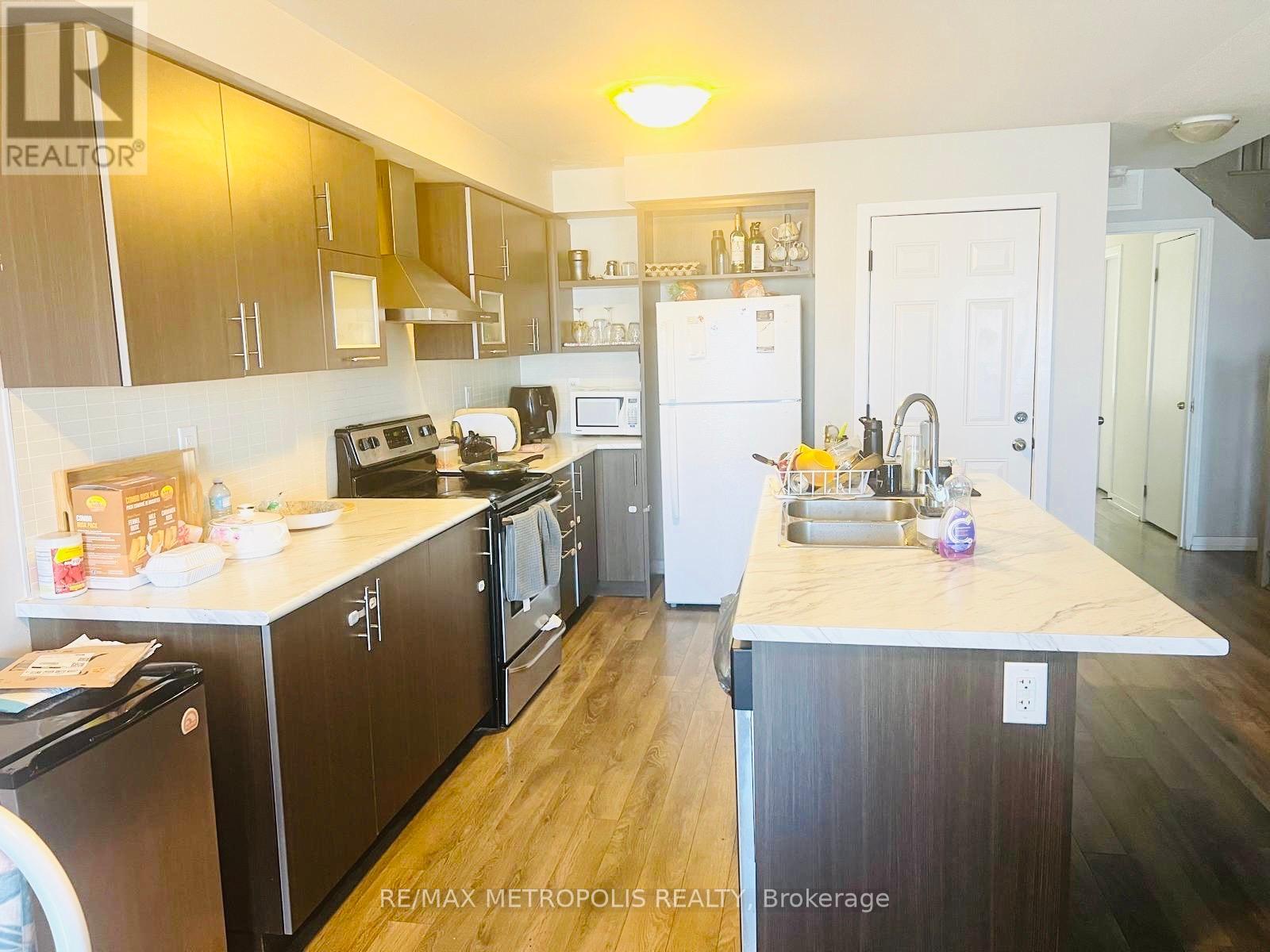 Upper - 116 Golden Springs Drive, Brampton, Ontario  L7A 0C7 - Photo 4 - W12195461