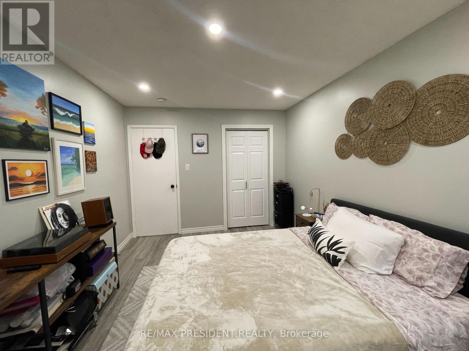 Rear - 2583 Trident Avenue, Mississauga, Ontario  L5R 0B2 - Photo 11 - W12195477
