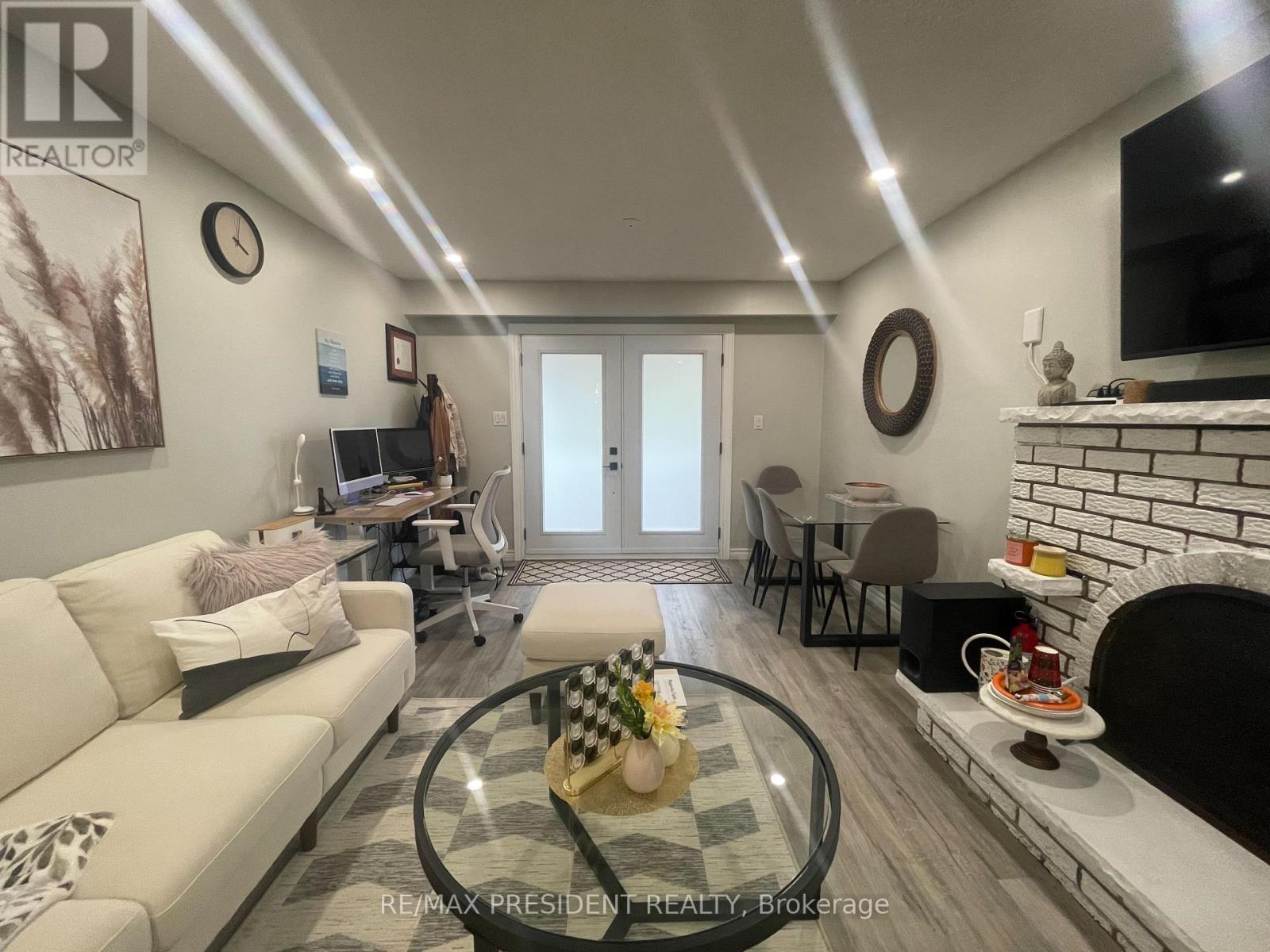 Rear - 2583 Trident Avenue, Mississauga, Ontario  L5R 0B2 - Photo 7 - W12195477