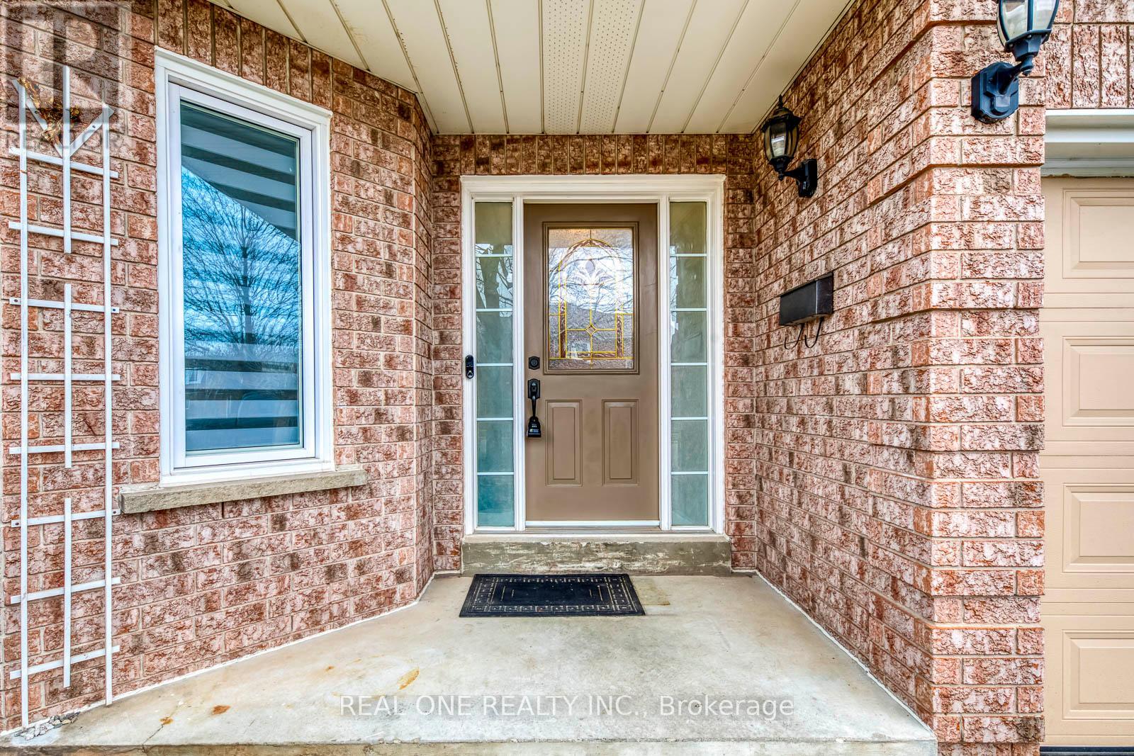 76 Inverhuron Trail, Oakville (Ro River Oaks), Ontario  L6H 5Z7 - Photo 3 - W12195478