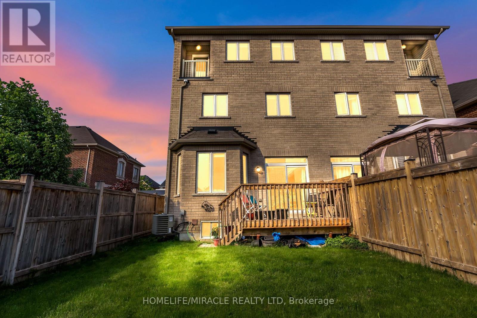14 Falling Leaf Drive, Caledon, Ontario  L4G 6K6 - Photo 2 - W12195532