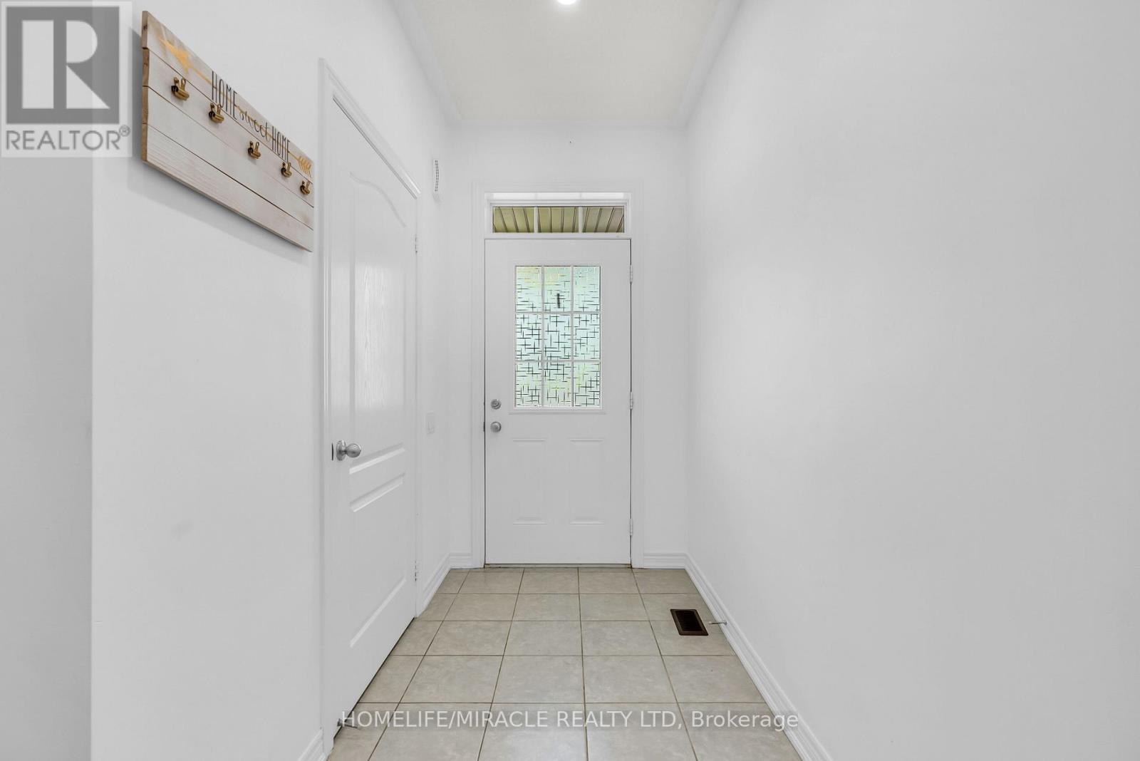 14 Falling Leaf Drive, Caledon, Ontario  L4G 6K6 - Photo 9 - W12195532