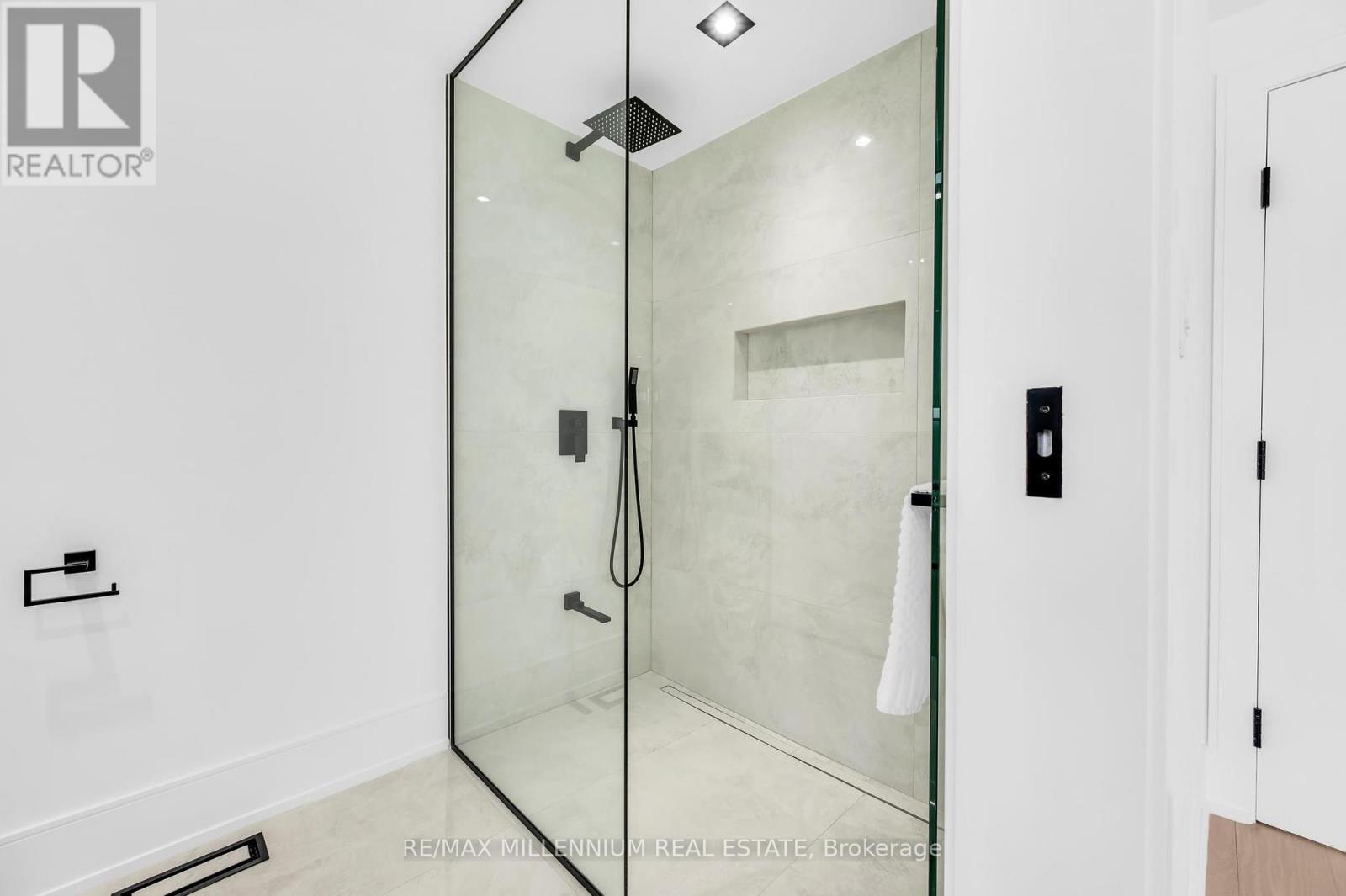 2893 Folkway Drive, Mississauga, Ontario  L5L 2H2 - Photo 33 - W12195535