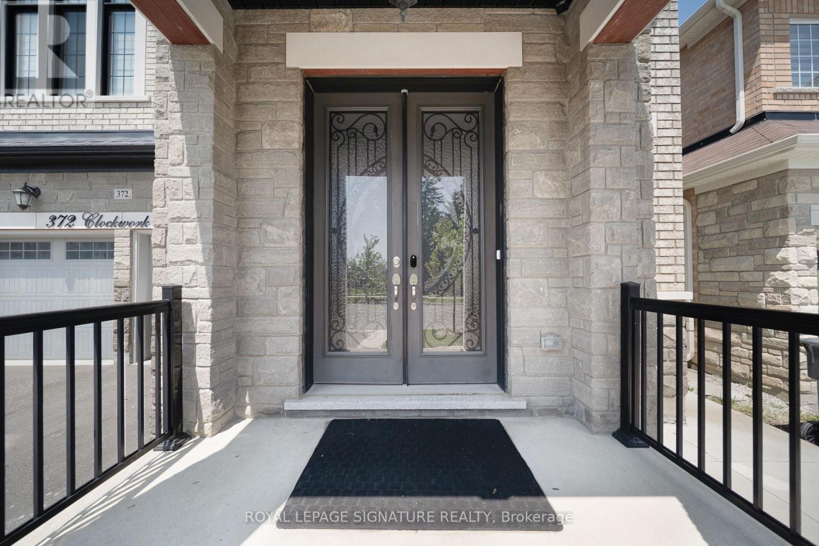 372 Clockwork Drive, Brampton (Northwest Brampton), Ontario  L7A 5C3 - Photo 2 - W12195536