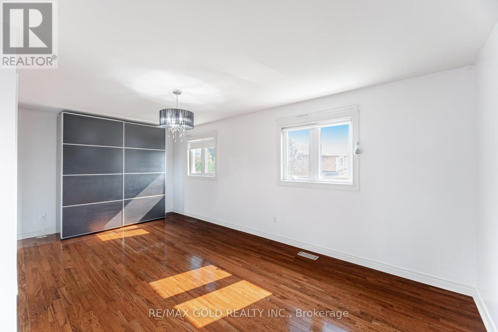 38 Esposito Drive, Caledon, Ontario  L7E 1T4 - Photo 17 - W12195543