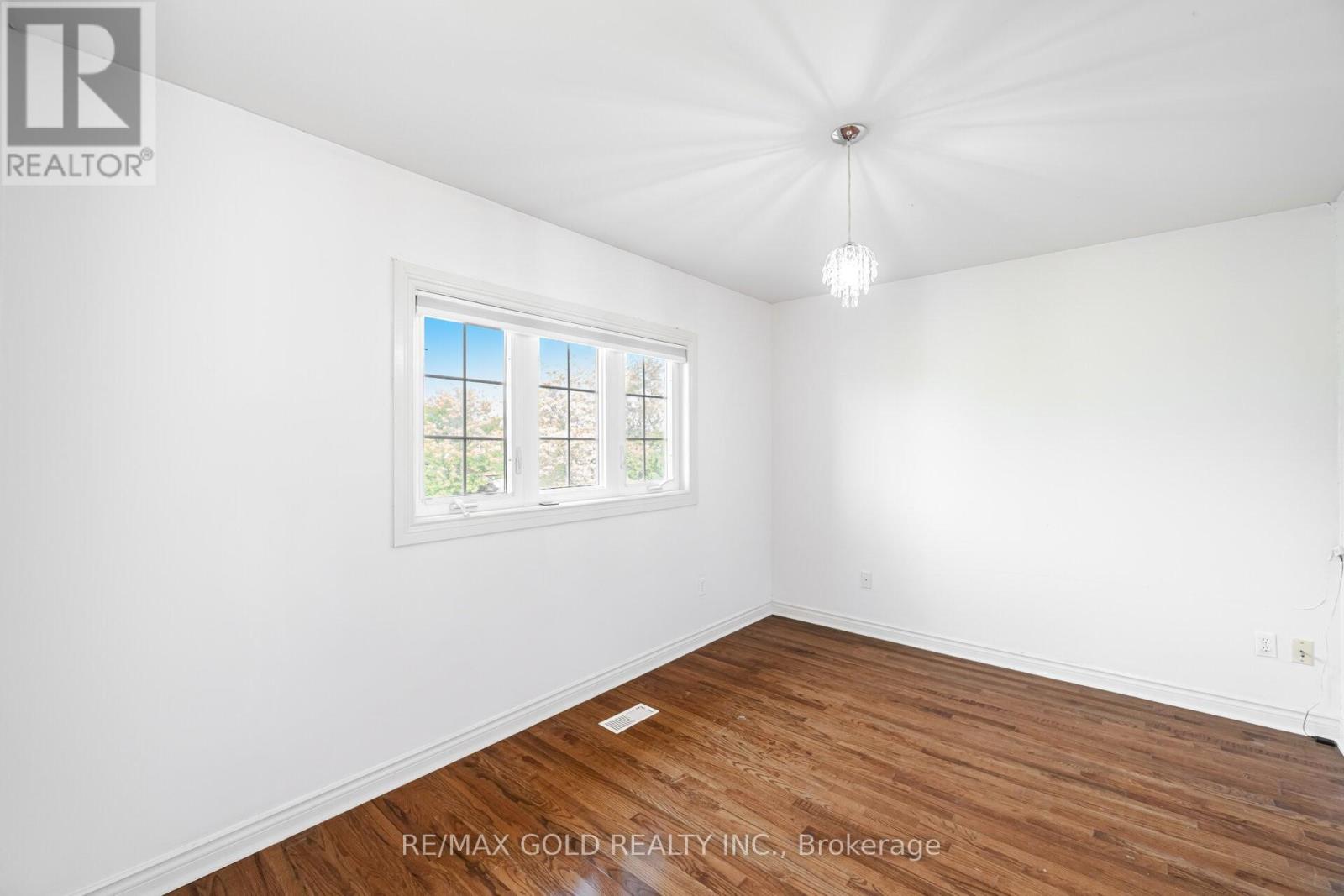 38 Esposito Drive, Caledon, Ontario  L7E 1T4 - Photo 20 - W12195543