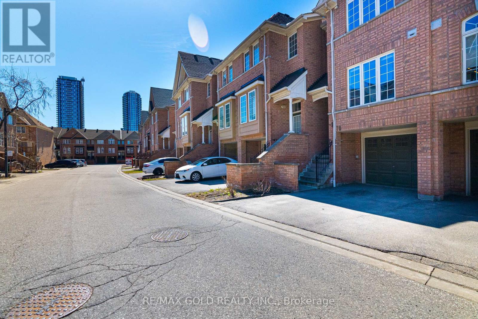 78 - 50 Strathaven Drive, Mississauga, Ontario  L5R 4E7 - Photo 3 - W12195554