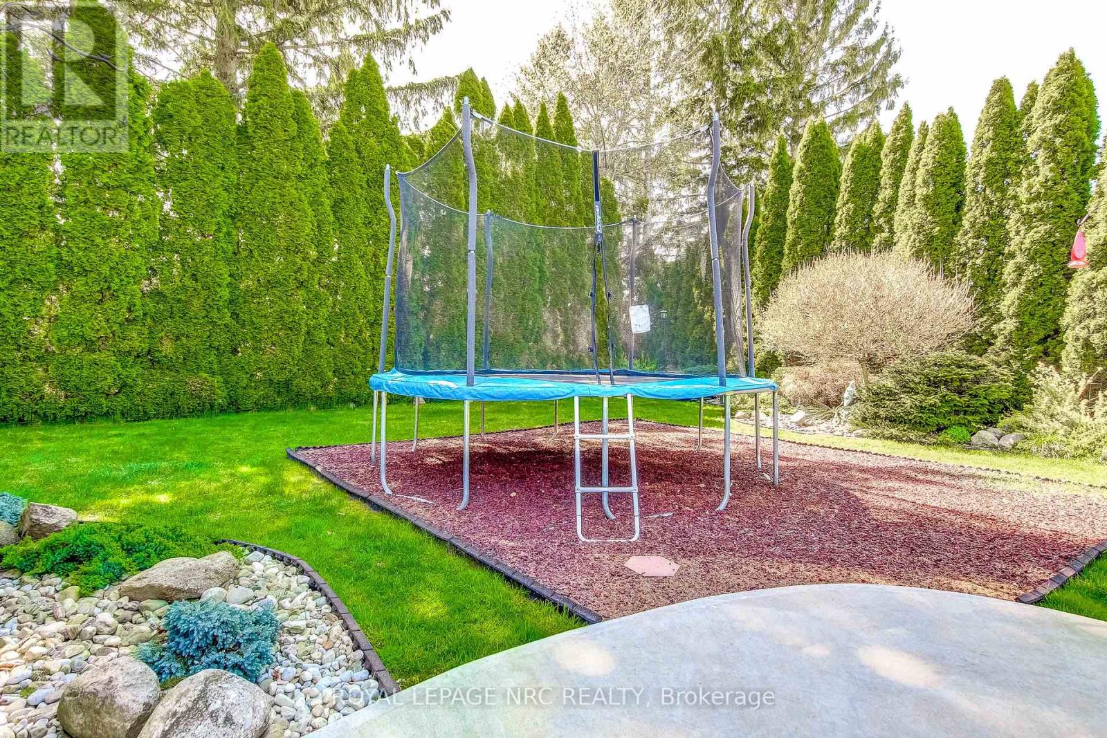 3 Lower Canada Drive, Niagara-On-The-Lake, Ontario  L0S 1J0 - Photo 39 - X12195590