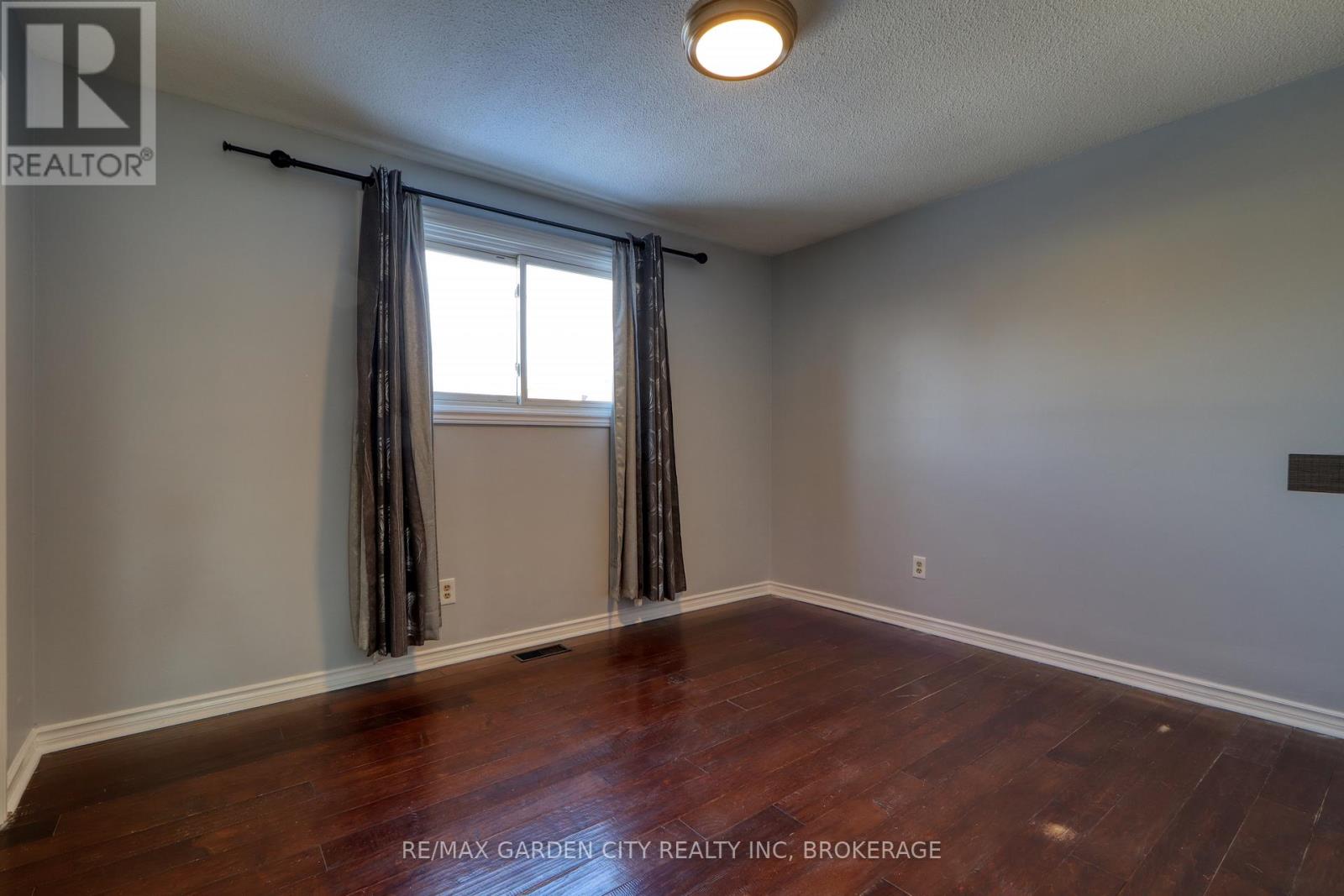 7371 North Dorset Place, Niagara Falls (Casey), Ontario  L2J 3T3 - Photo 19 - X12195607