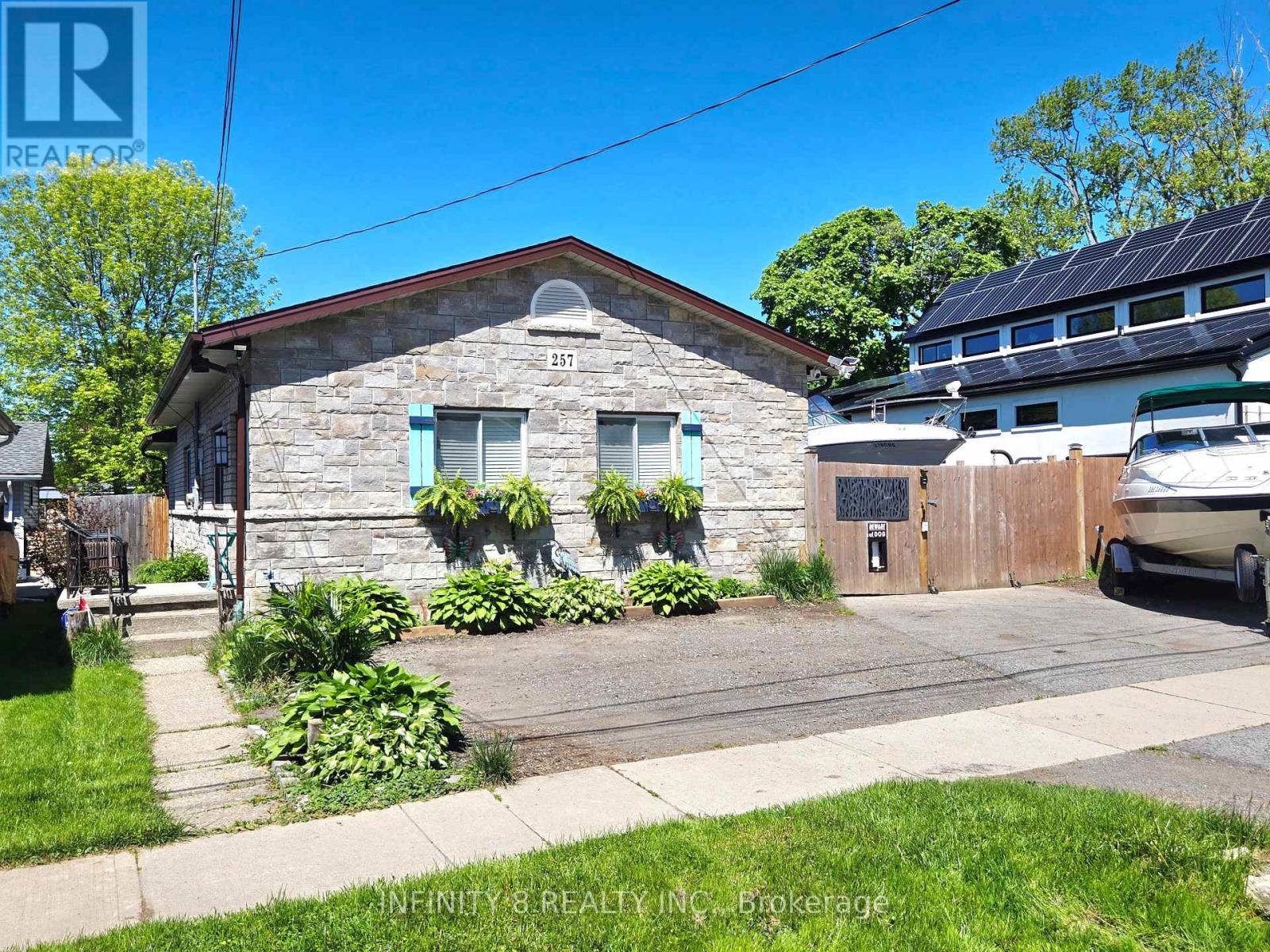 257 Ridge Road S, Fort Erie, Ontario  L0S 1B0 - Photo 1 - X12195710