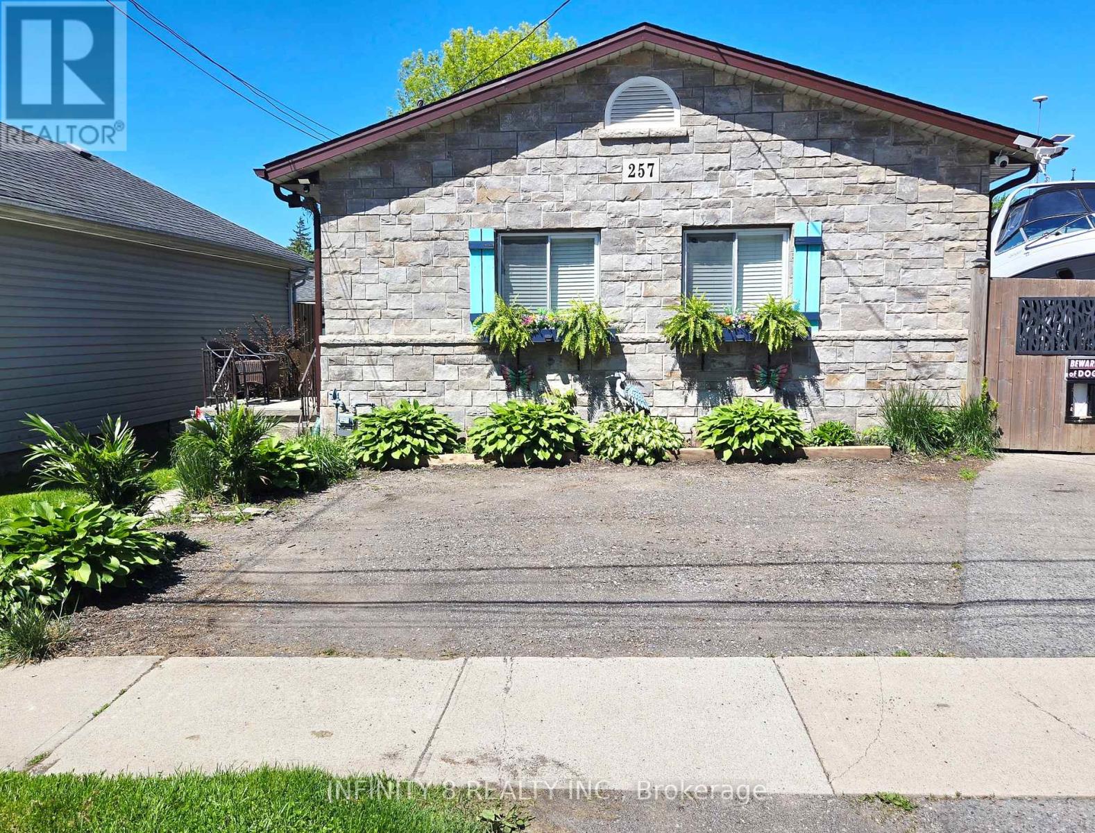 257 Ridge Road S, Fort Erie, Ontario  L0S 1B0 - Photo 2 - X12195710