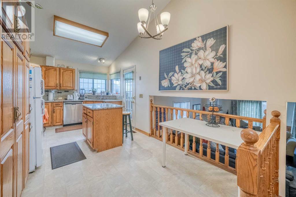 40 Edgeridge Way Nw, Calgary, Alberta  T3H 4H4 - Photo 10 - A2219731