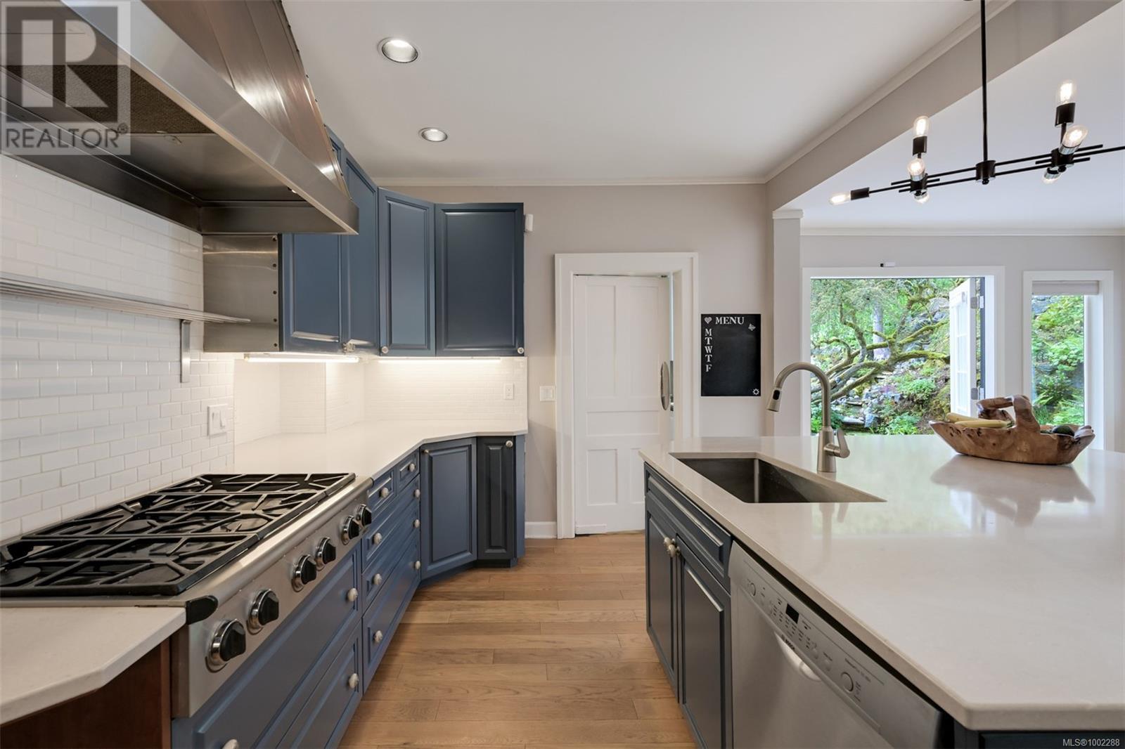 1630 York Pl, Oak Bay, British Columbia  V8R 5X2 - Photo 25 - 1002288