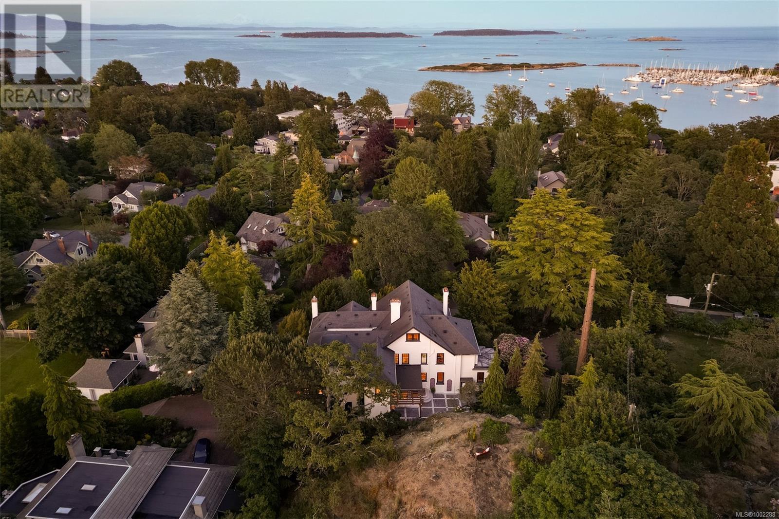 1630 York Pl, Oak Bay, British Columbia  V8R 5X2 - Photo 4 - 1002288